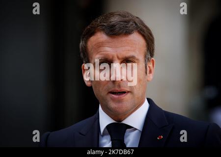 ©THOMAS PADILLA/MAXPPP - 29/04/2021 ; PARIS, FRANKREICH ; LE PRESIDENT DE LA REPUBLIQUE, EMMANUEL MACRON AU PALAIS DE L' ELYSEE. Der französische Präsident Emmanuel Macron am 29. April 2021 im Elysée-Palast in Paris. Stockfoto