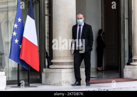 ©Sadak Souici / Le Pictorium/MAXPPP - Sadak Souici / Le Pictorium - 29/4/2021 - Frankreich / Ile-de-France / Paris - M. Laurent BERGER, Secretaire General de la CFDT . Les organisations syndicales et patronales ont ete conviees par l'Elysee a une reunion, avec le President de la Republique Francaise, Emmanuel Macron, pour travailler sur des Solutions a la crise economique et sociale liee a l'epidemie. / 29/4/2021 - Frankreich / Ile-de-France (Region) / Paris - Laurent BERGER, Generalsekretär der CFDT. Die Gewerkschaften und Arbeitgeberorganisationen wurden von der Elysee zu einem Treffen eingeladen Stockfoto