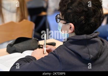 ©PHOTOPQR/VOIX DU Nord/BONNIERE Pascal ; 03/05/2021 ; Villeneuve d'ascq 3mai 2021 Villeneuve d'ascq - retour au collègeaprès 1 mois de distanciel et vacances rentree scolaire college le triolo Mai 3. 2021 Französisch Schüler zurück zur Mittelschule nach 1 Monat zu Hause und an Feiertagen wegen covid-19 Einschränkungen Stockfoto