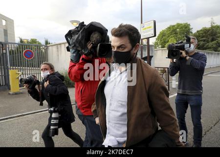 ©PHOTOPQR/LA PROVENCE/REY Jérôme ; Avignon ; 11/05/2021 ; Avignon Faits divers meurtre de Eric Masson policier abbatu lors du controlre d'un Point de Deal vente de stupefiants a Avignon le 5 Mai Arrivee des suspects au palais de Justice Ici l'avocat du complice maitre Huguenin Virchaux - Avignon, Frankreich, 11. 2021. Mai Mord an dem Polizeibeamten Eric Masson während einer Drogenkontrolle : Ankunft von Verdächtigen im Gerichtsgebäude Stockfoto