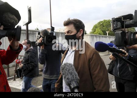 ©PHOTOPQR/LA PROVENCE/REY Jérôme ; Avignon ; 11/05/2021 ; Avignon Faits divers meurtre de Eric Masson policier abbatu lors du controlre d'un Point de Deal vente de stupefiants a Avignon le 5 Mai Arrivee des suspects au palais de Justice Ici l'avocat du complice maitre Huguenin Virchaux - Avignon, Frankreich, 11. 2021. Mai Mord an dem Polizeibeamten Eric Masson während einer Drogenkontrolle : Ankunft von Verdächtigen im Gerichtsgebäude Stockfoto