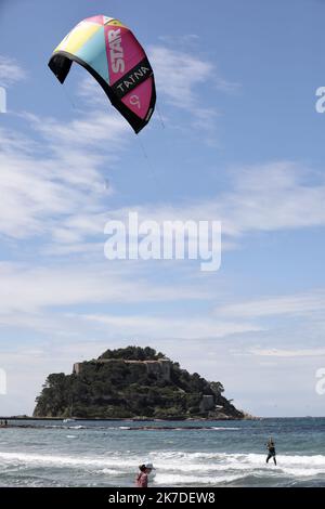 ©PHOTOPQR/NICE MATIN/Luc Boutria ; Fort Bregancon 14/05/2021 Emmanuel Macron au fort de Brégançon pour le week-end de l'Ascension Französisch Präsident Emmanuel Macron bei der offiziellen Residenz Fort de Bregancon in Bormes-les-Mimosas , südöstlichen Frankreich , auf Mai 14 , 2021 Stockfoto