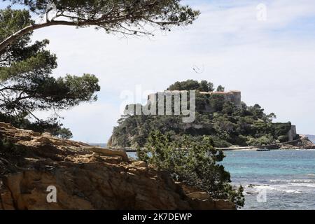 ©PHOTOPQR/NICE MATIN/Luc Boutria ; Fort Bregancon 14/05/2021 Emmanuel Macron au fort de Brégançon pour le week-end de l'Ascension Französisch Präsident Emmanuel Macron bei der offiziellen Residenz Fort de Bregancon in Bormes-les-Mimosas , südöstlichen Frankreich , auf Mai 14 , 2021 Stockfoto