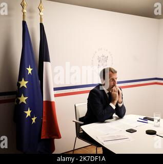 ©PHOTOPQR/NICE MATIN/Luc Boutria ; ; ; 14/05/2021 ; Emmanuel Macron au fort de Brégançon pour le week-end de l'Ascension C'est depuis le Var que le président de la République tiendra un sommet virtuel contre les contenus terroristes et extrémistes violents en ligne, deux ans jour pour jour après le Massacre de Christchurch (Nouvelle-Zélande). - 2021/05/14. Emmanuel Macron in Fort Brégançon zum Himmelfahrtswochenende aus Südfrankreich hält der Präsident der Republik online einen virtuellen Gipfel gegen terroristische Inhalte und gewalttätige Extremisten ab. Stockfoto