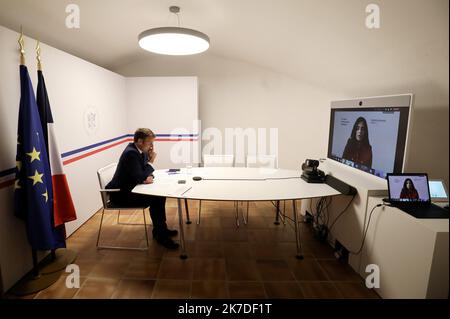 ©PHOTOPQR/NICE MATIN/Luc Boutria ; ; ; 14/05/2021 ; Emmanuel Macron au fort de Brégançon pour le week-end de l'Ascension C'est depuis le Var que le président de la République tiendra un sommet virtuel contre les contenus terroristes et extrémistes violents en ligne, deux ans jour pour jour après le Massacre de Christchurch (Nouvelle-Zélande). - 2021/05/14. Emmanuel Macron in Fort Brégançon zum Himmelfahrtswochenende aus Südfrankreich hält der Präsident der Republik online einen virtuellen Gipfel gegen terroristische Inhalte und gewalttätige Extremisten ab. Stockfoto