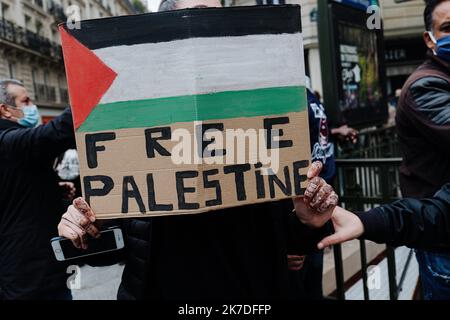 ©Jan Schmidt-Whitley/Le Pictorium/MAXPPP - Jan Schmidt-Whitley/Le Pictorium - 15/05/2021 - Frankreich / Paris / Paris - en depit de l'Interdiction de la Manifestation par la prefecture de Paris, Des Milliers de personnes se sont rassemblees dans les rues de Paris pour montrer leur soutien a Gaza et leur opposition a la politique israelienne. De nombreux petits groupes de Manifest de sont promenes principalement dans le nord de la capitale. Des heurts ont eu lieu pres de la Porte de Clignancourt. / 15/05/2021 - Frankreich / Paris / Paris - Trotz des Demonstrationsverbots der Präfektur Paris Stockfoto