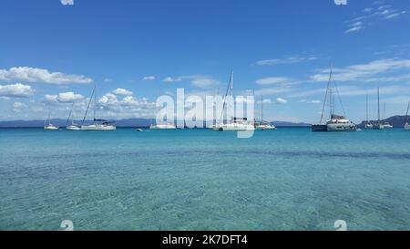 ©B. ROMANKIEWICZ/MAXPPP - 13/05/2021 - ILE DE PORQUEROLLES (VAR) LA SAISON ESTIVALE EST OUVERTE AVEC UN WEEK END PROLONGE PEU APPRES LE DEFINEMENT. LA PLUS GRANDE DES ILES D'-HYERES EST UNE DESTINATION TOURISTIQUE DE CHOIX - Porquerolles Island, im Südosten Frankreichs, mau 13. 2021. Porquerolles ist die größte der drei Inseln des oder im Golf von Hyeres. Porquerolles ist sieben Kilometer lang und 3km Kilometer breit und mit der größten Einwohnerzahl das beliebteste. Stockfoto