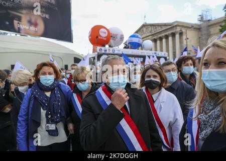 ©Sebastien Muylaert/MAXPPP - Jean Michel Fauvergue depute de la seine et Marne lors de la Manifestation des Policiers devant l'Assemblee Nationale. Paris, 19.05.2021 - Paris, Frankreich, Mai 19. 2021. Polizeidemonstration vor der Nationalversammlung, um härtere Sanktionen für Angriffe von Polizeibeamten zu fordern und Druck auf die Regierung auszuüben, um einen besseren Schutz und weniger Toleranz gegenüber Gewalt gegen den Beruf zu erreichen. Stockfoto