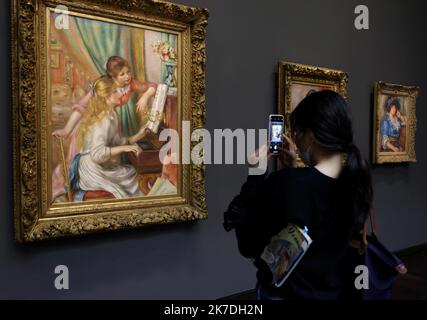 ©PHOTOPQR/LE PARISIEN/Delphine Goldsztejn ; Paris ; 19/05/2021 ; Les musées et Monuments ouverts à Paris et en Province le 19 Mai CE mercredi 19 Mai 2021, les musées et Monuments de France, tout comme les salles de cinéma et de Théâtre, vont pouvoir rouvrir leurs portes, avec un couvre-feu décalé à 21 heures. CES établissements culturels devront toutefois respecter une jauge réduite, de 8 m² par visiteur. La plupart des visites se feront uniquement sur réservation. Réouverture du Musée d'Orsay Musée d'Orsay 1 Rue de la Légion d'Honneur, 75007 Paris Le 19/05/2021 Foto : Delphine Goldsztejn - Stockfoto