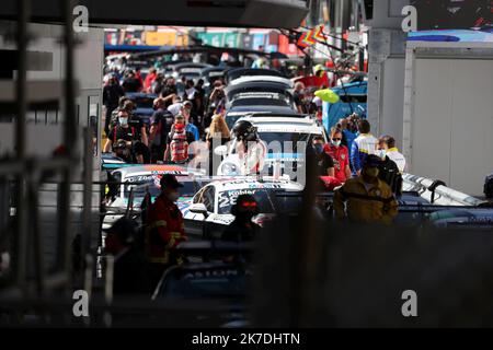 ©PHOTOPQR/NICE MATIN/Dylan Meiffret ; Monaco ; 21/05/2021 ; MEIFFRET DYLAN, Vendredi 21 Mai 2021 à Monaco - 78E Grand prix de Monaco 2021 - Qualifikationen - Porsche Supercup. Dans les steht avant le départ Stockfoto