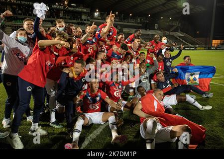 Aurelien Morissard / IP3; LOSC das Team von Lille feiert am 23. Mai 2021 im Raymond Kopa Stadion in Angers, Frankreich, den Sieg gegen Angers SCO während des Fußballspiels der französischen Ligue 1 zwischen dem Lille Olympique Sporting Club (LOSC) und dem Angers Sporting Club de l'Ouest (Angers SCO). Stockfoto