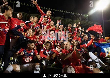 Aurelien Morissard / IP3; LOSC das Team von Lille feiert am 23. Mai 2021 im Raymond Kopa Stadion in Angers, Frankreich, den Sieg gegen Angers SCO während des Fußballspiels der französischen Ligue 1 zwischen dem Lille Olympique Sporting Club (LOSC) und dem Angers Sporting Club de l'Ouest (Angers SCO). Stockfoto