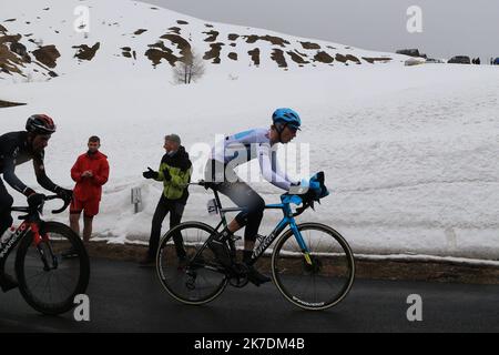 ©Pierre Teyssot/MAXPPP ; Giro d'Italia - Radtour durch Italien 2021 unter der Covid-19 Pandemie. Etappe 16 Sacile Cortina d'Ampezzo . In Aktion 41 VLASOV Aleksandr RUS am 24/05/2021 in Giau Pass, Italien. © Pierre Teyssot/Maxppp Stockfoto