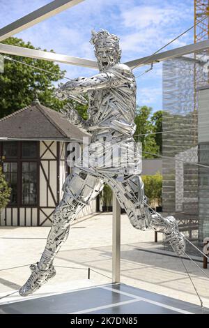 ©Sebastien Muylaert/MAXPPP - Statue representant le tennisman espagnol Rafael Nadal par l'artiste Jordi Fernandez a Roland Garros. Paris, 28.05.2021 - Roland Garros 2021. Stockfoto