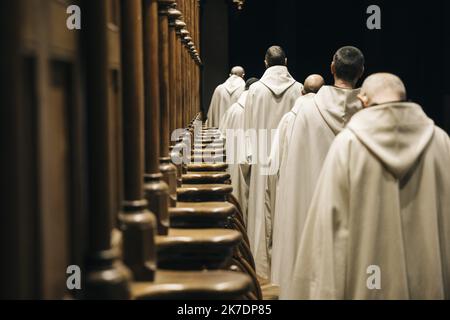 ©PHOTOPQR/LE PARISIEN/ARNAUD DUMONTIER ; Bégrolles-en-Mauges ; 23/03/2021 ; Bégrolles-en-Mauges (Maine-et-Loire), mars 2021. Wir sind in der Lage, uns in die Welt der Abbaye zu versetzen. Notre-Dame de Bellefontaine avec les moines du monastère. Les Complies, c'est la dernière prière de la journée. © Arnaud Dumontier pour Le Parisien Wochenende - 2021/05/31. Bericht über das Eintauchen in die Abtei Notre-Dame de Bellefontaine mit den Mönchen des Klosters. Stockfoto