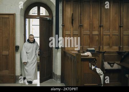 ©PHOTOPQR/LE PARISIEN/ARNAUD DUMONTIER ; Bégrolles-en-Mauges ; 23/03/2021 ; Egrolles-en-Mauges (Maine-et-Loire), mars 2021. Wir sind in der Lage, uns in die Welt der Abbaye zu versetzen. Notre-Dame de Bellefontaine avec les moines du monastère. 18h les moines celèbrent les Vêpres. © Arnaud Dumontier pour Le Parisien Wochenende - 2021/05/31. Bericht über das Eintauchen in die Abtei Notre-Dame de Bellefontaine mit den Mönchen des Klosters. Stockfoto