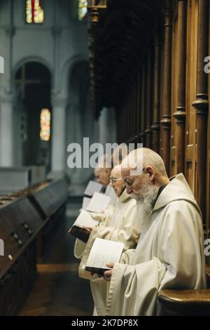 ©PHOTOPQR/LE PARISIEN/ARNAUD DUMONTIER ; Bégrolles-en-Mauges ; 23/03/2021 ; Egrolles-en-Mauges (Maine-et-Loire), mars 2021. Wir sind in der Lage, uns in die Welt der Abbaye zu versetzen. Notre-Dame de Bellefontaine avec les moines du monastère. 18h les moines celèbrent les Vêpres. © Arnaud Dumontier pour Le Parisien Wochenende - 2021/05/31. Bericht über das Eintauchen in die Abtei Notre-Dame de Bellefontaine mit den Mönchen des Klosters. Stockfoto