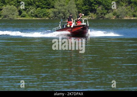 ©PHOTOPQR/LE PROGRES/Philippe TRIAS - 31/05/2021 - Exercice feu de forêt, Maisod, 31 Mai 2021. -Exercice de feu de forêt avec l'appui d'un bombardier d'Eau Canadair sur la Zone de Maisod et le lac de Vouglans. - 2021/05/31. Waldbrandübung mit Unterstützung eines Canadair-Wasserbombers Stockfoto