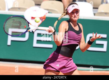 ©PHOTOPQR/LE PARISIEN/Arnaud Journois ; PARIS ; 01/06/2021 ; INTERNATIONAUX DE FRANCE DE TENNIS DE ROLAND GARROS 2021 / 1er TOUR / KRISTINA MLADENOVIC die 2021 French Open bei Roland Garros in Paris, Frankreich. Am 1.. Juni 2021 Stockfoto