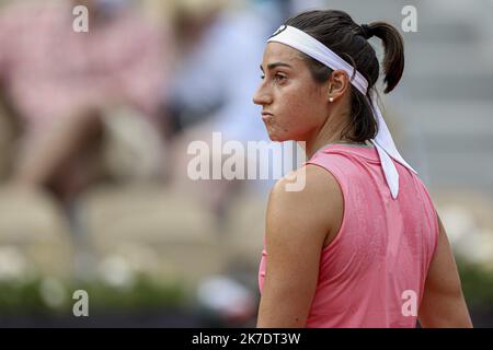 ©Sebastien Muylaert/MAXPPP - Caroline Garcia aus Frankreich reagiert während des zweiten Spiels seiner Frauen gegen Polona Hercog aus Slowenien am vierten Tag der French Open 2021 bei Roland Garros in Paris, Frankreich. 02.06.2021 Stockfoto