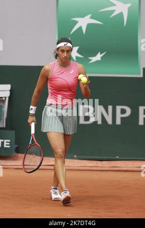 ©Sebastien Muylaert/MAXPPP - Caroline Garcia aus Frankreich reagiert während des zweiten Spiels seiner Frauen gegen Polona Hercog aus Slowenien am vierten Tag der French Open 2021 bei Roland Garros in Paris, Frankreich. 02.06.2021 Stockfoto