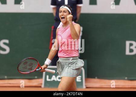 ©Sebastien Muylaert/MAXPPP - Caroline Garcia aus Frankreich reagiert während des zweiten Spiels seiner Frauen gegen Polona Hercog aus Slowenien am vierten Tag der French Open 2021 bei Roland Garros in Paris, Frankreich. 02.06.2021 Stockfoto