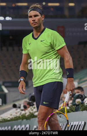 ©Sebastien Muylaert/MAXPPP - der Spanier Rafael Nadal reagiert während seines zweiten Wettspiels der Herren gegen den Franzosen Richard Gasquet am fünften Tag der French Open 2021 bei Roland Garros in Paris. 03.06.2021 Stockfoto