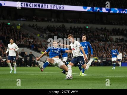 Harry Kane von Tottenham Hotspur in Aktion (10). Premier League-Spiel, Tottenham Hotspur gegen Everton im Tottenham Hotspur Stadium in London am Samstag Stockfoto