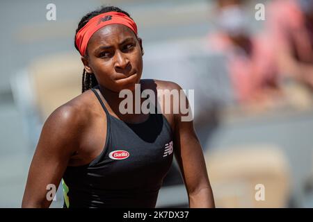 Aurelien Morissard / IP3 ; Coco GAUFF aus den USA reagiert auf Ons JABEUR aus Tunesien während der Single der Frauen in der vierten Runde des French Open Tennisturniers bei Roland Garros in Paris, Frankreich, am 7. Juni 2021. Stockfoto