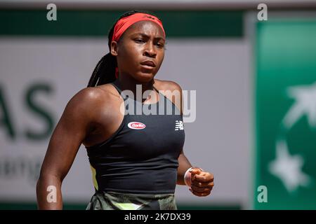 Aurelien Morissard / IP3 ; Coco GAUFF aus den USA reagiert auf Ons JABEUR aus Tunesien während der Single der Frauen in der vierten Runde des French Open Tennisturniers bei Roland Garros in Paris, Frankreich, am 7. Juni 2021. Stockfoto