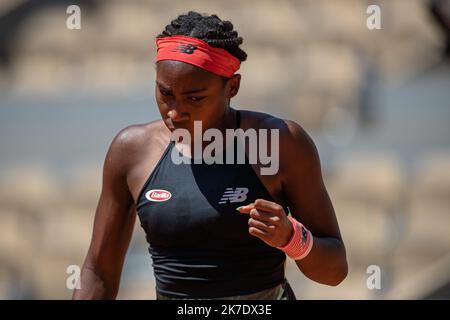 Aurelien Morissard / IP3 ; Coco GAUFF aus den USA reagiert auf Ons JABEUR aus Tunesien während der Single der Frauen in der vierten Runde des French Open Tennisturniers bei Roland Garros in Paris, Frankreich, am 7. Juni 2021. Stockfoto