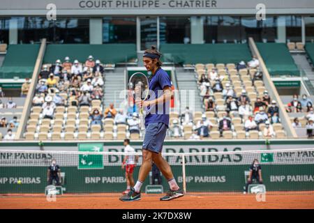 Aurelien Morissard / IP3 ; der Italiener Lorenzo MUSETTI reagiert während der Männer-Single gegen den serbischen Novak DJOKOVIC bei der vierten Runde des French Open-Tennisturniers in Roland Garros in Paris, Frankreich, am 7. Juni 2021. Stockfoto