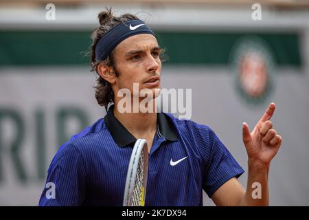 Aurelien Morissard / IP3 ; der Italiener Lorenzo MUSETTI reagiert während der Männer-Single gegen den serbischen Novak DJOKOVIC bei der vierten Runde des French Open-Tennisturniers in Roland Garros in Paris, Frankreich, am 7. Juni 2021. Stockfoto