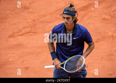 Aurelien Morissard / IP3 ; der Italiener Lorenzo MUSETTI reagiert während der Männer-Single gegen den serbischen Novak DJOKOVIC bei der vierten Runde des French Open-Tennisturniers in Roland Garros in Paris, Frankreich, am 7. Juni 2021. Stockfoto