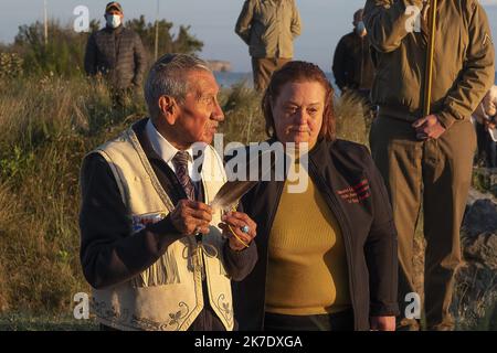 ©ERIC BALEDENT/MAXPPP - Photographie Magazine - Arromanches Groupe Road - 06/06/2021 Cérémonie du Souvenir en l'honneur des soldats amérindiens qui Ont débarqués sur la Plage d'Omaha Beach avec Charles Norman Shay - (c) 2021 Baledent/MaxPPP Gedenkzeremonie zu Ehren von Indianische Soldaten, die am 6 ,2021. Juni am Omaha Beach gelandet sind Stockfoto