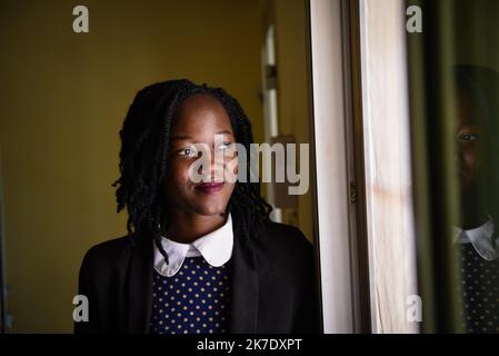 ©Nicolas Remene / Le Pictorium/MAXPPP - Nicolas Remene / Le Pictorium - 29/04/2021 - Mali / Koulikoro / Bamako - Maryam DOUMBIA, directrice Pays d'OKO Mali et cheffe des Operations pose dans les bureaus de la Start-up a Bamako, le 29 avril 2021. / 29/04/2021 - Mali / Koulikoro / Bamako - Maryam DOUMBIA, Country Director und Head of Operations von OKO Mali, ist am 29. April 2021 in den Büros des Start-ups in Bamako vertreten. Stockfoto