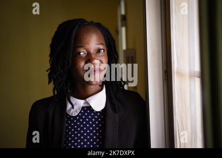 ©Nicolas Remene / Le Pictorium/MAXPPP - Nicolas Remene / Le Pictorium - 29/04/2021 - Mali / Koulikoro / Bamako - Maryam DOUMBIA, directrice Pays d'OKO Mali et cheffe des Operations pose dans les bureaus de la Start-up a Bamako, le 29 avril 2021. / 29/04/2021 - Mali / Koulikoro / Bamako - Maryam DOUMBIA, Country Director und Head of Operations von OKO Mali, ist am 29. April 2021 in den Büros des Start-ups in Bamako vertreten. Stockfoto