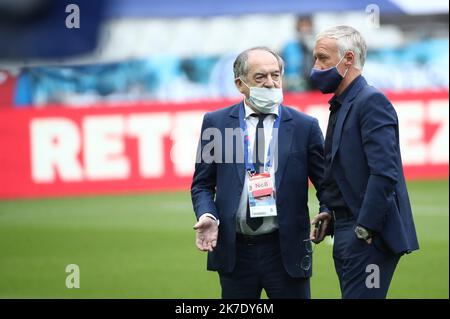 ©PHOTOPQR/LE PARISIEN/Arnaud Journois ; SAINT DENIS ; 08/06/2021 ; Match amical FRANCE - BULGARIE SAINT DENIS , STADE DE FRANCE Noël Le Graët / Didier Deschamps - France vs Bulgaria June 8, 2021 Stockfoto