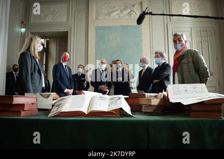 @ Pool/ Eric TSCHAEN/Maxppp, Frankreich, Paris, 2021/06/10 Emmanuel Macron, Präsident der republik, lors de l'inauguration de l'Hotel de la Marine - Paris, Frankreich, juni 10. 2021 Emmanuel Macron weiht das Hôtel de la Marine ein, Eine neue Touristenattraktion in Paris das Hôtel de la Marine in Paris wurde am Donnerstag von Emmanuel Macron eingeweiht. Dieser historische Ort wurde restauriert und wird nun ein Restaurant, ein Café, eine Buchhandlung und 6.000 m2 Co-Working-Räume beherbergen. Stockfoto