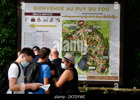 ©PHOTOPQR/OUEST FRANKREICH/Franck Dubray ; Les Herbiers ; 10/06/2021 ; Réouverture au public du Grand Parc du Puy du Fou en Vendée après une fermeture de 7 mois Suite au confinement et aux mesures sanitaires pour lutter contre la pandémie de Coronavirus Covid-19. Les spectateurs doivent porter un masque dans tout le Parc (Foto Franck Dubray) - Les Herbiers, Frankreich, juni 10. 2021. Die Wiedereröffnung des großen Parks von Puy du Fou in der Vendée nach einer 7-monatigen Schließung nach Eindämmungs- und Gesundheitsmaßnahmen zur Bekämpfung der Coronavirus Covid-19-Pandemie. Stockfoto