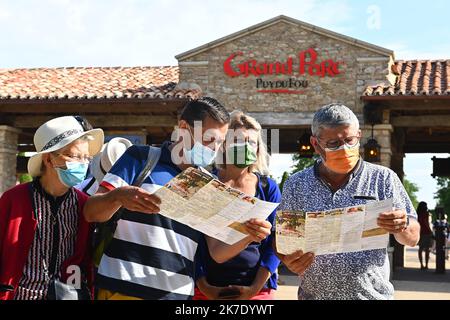 ©PHOTOPQR/OUEST FRANKREICH/Franck Dubray ; Les Herbiers ; 10/06/2021 ; Réouverture au public du Grand Parc du Puy du Fou en Vendée après une fermeture de 7 mois Suite au confinement et aux mesures sanitaires pour lutter contre la pandémie de Coronavirus Covid-19. Les spectateurs doivent porter un masque dans tout le Parc (Foto Franck Dubray) - Les Herbiers, Frankreich, juni 10. 2021. Die Wiedereröffnung des großen Parks von Puy du Fou in der Vendée nach einer 7-monatigen Schließung nach Eindämmungs- und Gesundheitsmaßnahmen zur Bekämpfung der Coronavirus Covid-19-Pandemie. Stockfoto