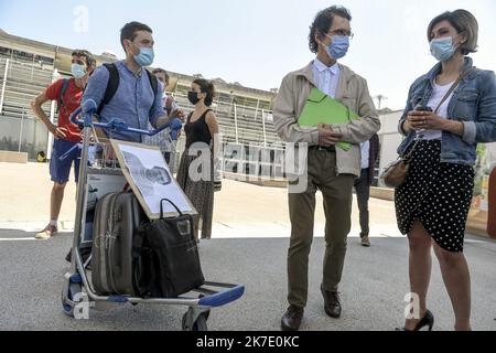 ©PHOTOPQR/LE PROGRES/Maxime JEGAT - Colombier-Saugnieu 11/06/2021 - Retour en France de Tuna Altinel à Lyon le 11 juin 2021 -Frédéric Fleury, Président de l'université Lyon 1, et Cédric Van Styvendael, maire de Villeurbanne, ont accvilli Tuna Altinel, mathémtenu depuien 2 à son arrivée à l'aéroport de Lyon Saint-Exupery. - 2021/06/11. Ankunft von Tuna Altinel, einem Mathematiker aus Lyon, der 2 Jahre lang in der Türkei wegen "Terrorismus" auf dem Flughafen Lyon Saint-Exupery stattfand. Stockfoto