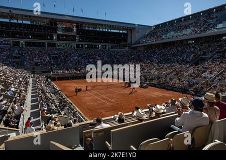 Aurelien Morissard / IP3 ; Stimmung während der Männer-Single zwischen Stefanos TSITSIPAS aus Griechenland und Novak DJOKOVIC aus Serbien beim Men's Final des French Open Tennisturniers bei Roland Garros in Paris, Frankreich, 13. Juni 2021. Stockfoto