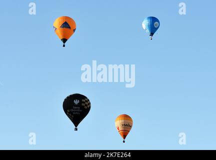 ©ALLILI MOURAD/MAXPPP - Saint Hilaire du Touvet Isere le 23/09/2018 : Le celebre evenement sportif eyrien de l'Isere a Saint Hilaire du Touvet - Luftballons. Stockfoto