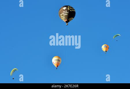 ©ALLILI MOURAD/MAXPPP - Saint Hilaire du Touvet Isere le 23/09/2018 : Le celebre evenement sportif eyrien de l'Isere a Saint Hilaire du Touvet - Luftballons. Stockfoto