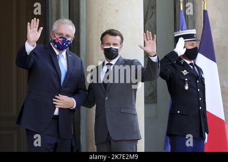 ©Sebastien Muylaert/MAXPPP - der französische Präsident Emmanuel Macron stellt sich mit Australiens Premierminister Scott Morrison im Elysée-Palast in Paris auf. 15.06.2021 Stockfoto