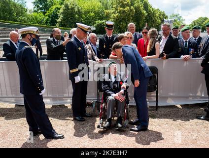 @ Pool/ Romain Gaillard/Maxppp, France, Suresnes, 2021/06/18 Emmanuel Macron, President de la Republique Ceremonie du 81eme anniversaire de l'Appel du 18 juin 1940 au Memorial de la France combattante, au Mont Valerien Paris, Frankreich, 18. 2021. juni Zeremonie zum 81.. Jahrestag des De Gaulle-Appells vom 18. Juni, 1940 am Denkmal des Kämpfers Frankreich, auf dem Mont Valerien. Emmanuel Macron Stockfoto