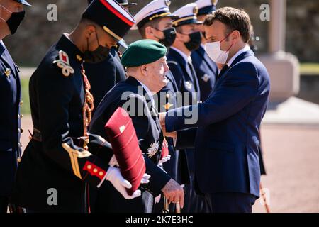 @ Pool/ Romain Gaillard/Maxppp, France, Suresnes, 2021/06/18 Emmanuel Macron, President de la Republique Ceremonie du 81eme anniversaire de l'Appel du 18 juin 1940 au Memorial de la France combattante, au Mont Valerien Paris, Frankreich, 18. 2021. juni Zeremonie zum 81.. Jahrestag des De Gaulle-Appells vom 18. Juni, 1940 am Denkmal des Kämpfers Frankreich, auf dem Mont Valerien. Emmanuel Macron Stockfoto