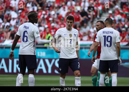 ©PHOTOPQR/LE PARISIEN/Olivier Arandel ; Budapest ; ; Budapest (Hongrie) Samedi 19 juin 2021 UEFA Football Euro 2020 (2021) Stade Ferenc-Puskas (Puskas Aréna) De Budapest Hongrie Phase de Groupe F Journée 2 sur 3 Hongrie - Frankreich UEFA Euro 2020 Football Stade Equipe de France Magyar Paul Pogba / Benjamin Pavard / Karim Benzema - UEFA EURO 2020 Group F Vorrunde Fußballspiel zwischen Ungarn und Frankreich in Budapest, Ungarn, 19. Juni 2021. Stockfoto