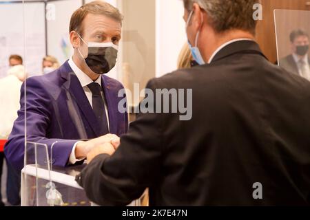 ©PHOTOPQR/VOIX DU Nord/Johan BEN AZZOUZ ; 20/06/2021 ; ABSTIMMUNG MACRON ELECTIONS DU 20 JUIN 2021 Abstimmung emmanuel macron au Touquet. Präsident Emmanuel Macron stimmt bei den Regionalwahlen in Frankreich ab Stockfoto